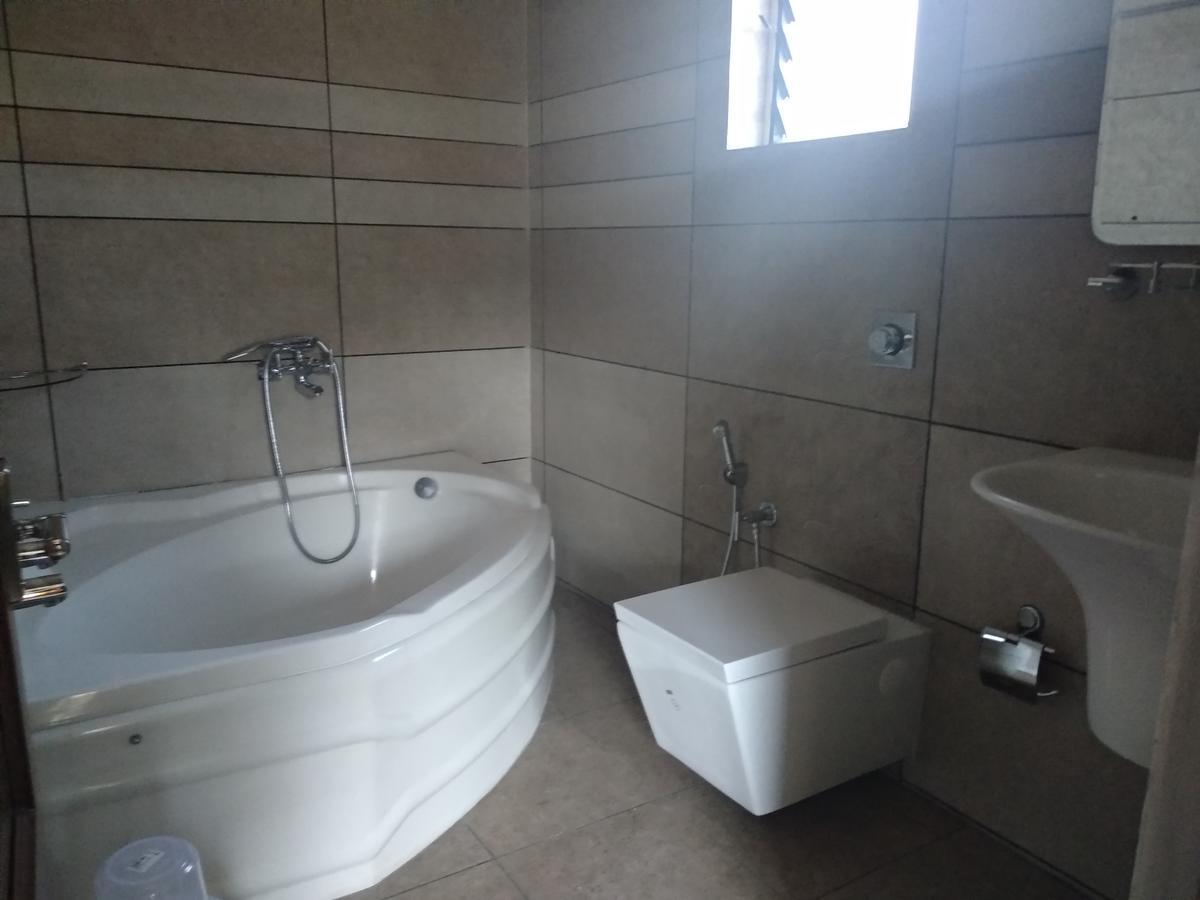 מונאר Gurubhavan Inn מראה חיצוני תמונה